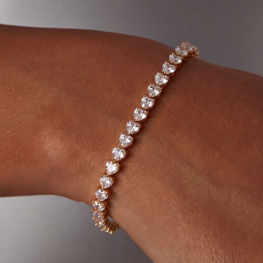 Heart cut tennis bracelet in 18K gold on wrist