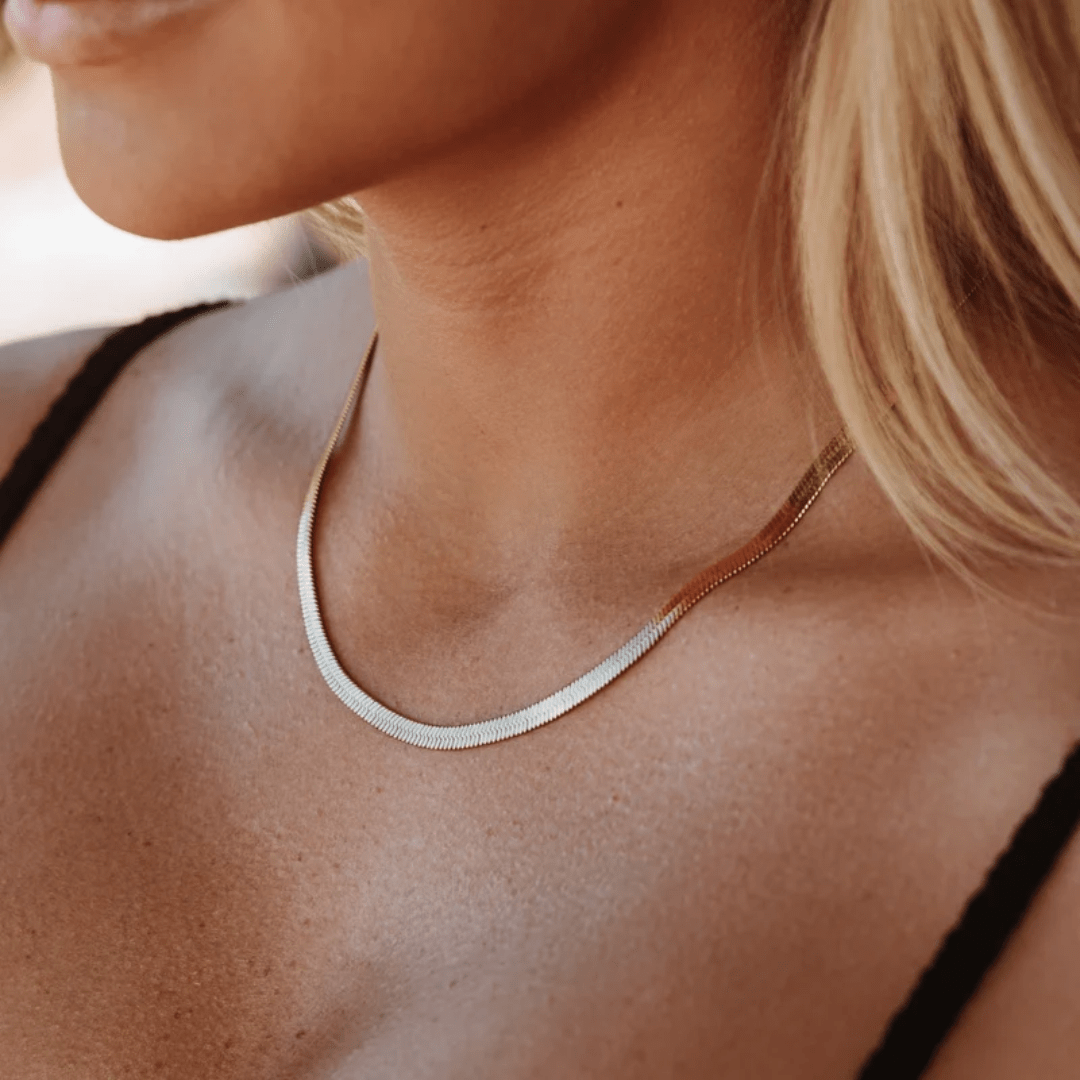 Retirement Gift Ideas for Her: Jewellery She'll Treasure - Moonela UK