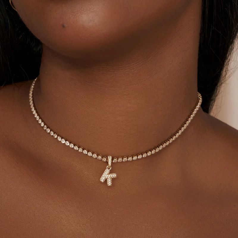 Valentine's Day Gift Ideas 2026: 11 Personalised Pieces She'll Actually Wear - Moonela UK