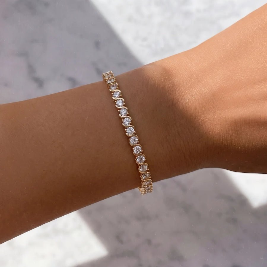 S-Link tennis bracelet close-up, round CZ with S-shaped gold links